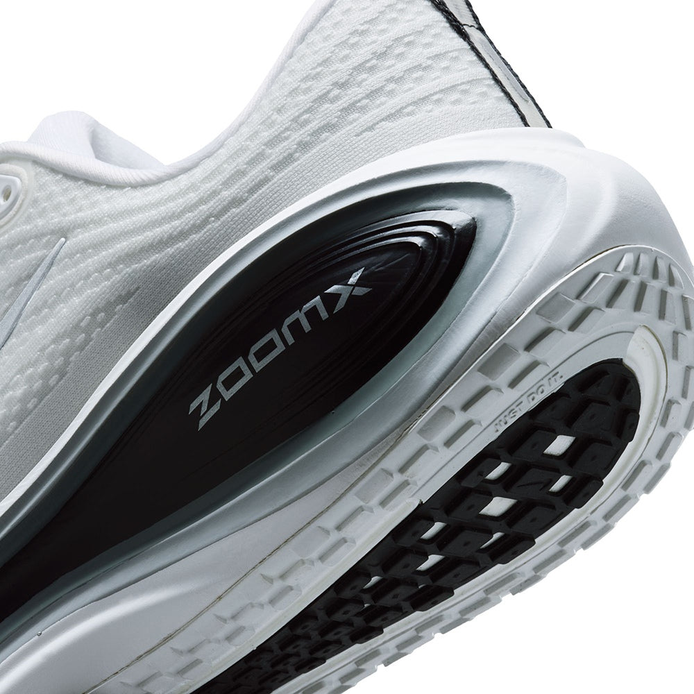 Nike M Vomero Plus Running Shoes in White Color