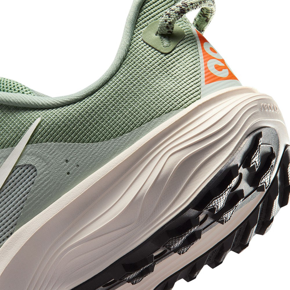 Nike W Acg Pegasus Trail Running Shoes in Green Color