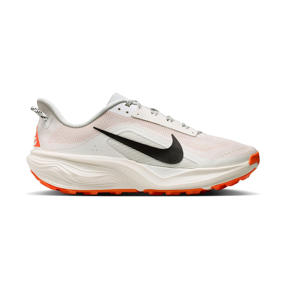 Nike M Acg Pegasus Trail Running Shoes in White Color
