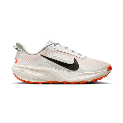 Nike M Acg Pegasus Trail Running Shoes in White Color