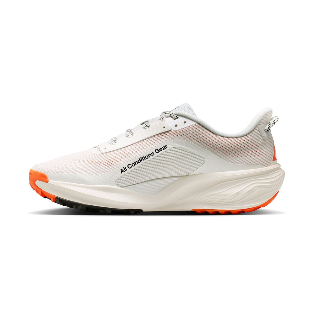 Nike M Acg Pegasus Trail Running Shoes in White Color