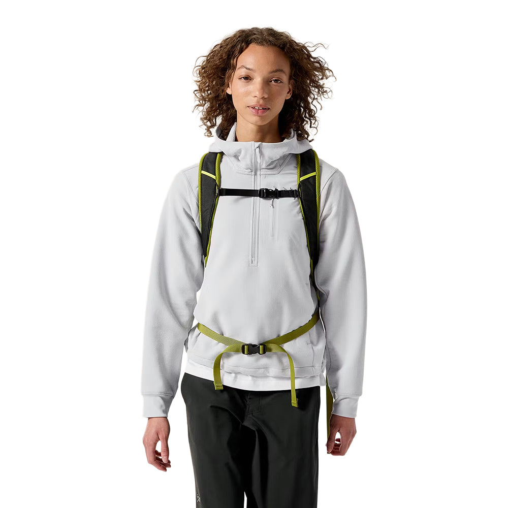 Arc'teryx Mantis 26 Backpack | BLACK/OLIV – Paragon Sports