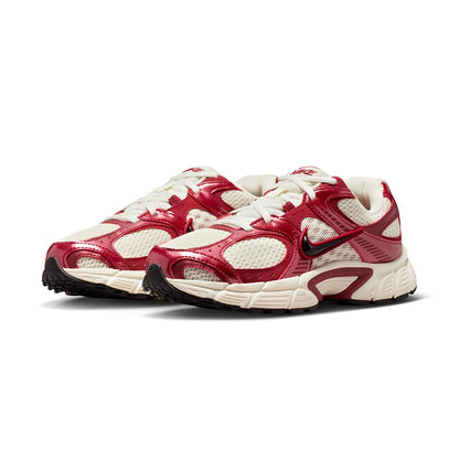 Nike V5 Rnr Sneakers in Red Color