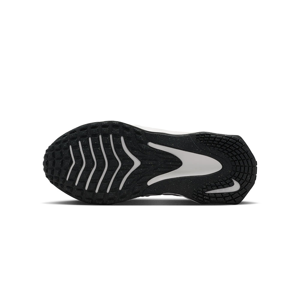 Nike City Response (Gs) Sneakers in White Color