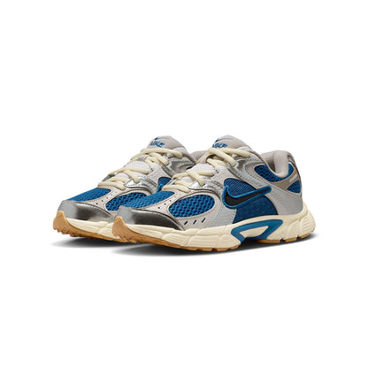 Nike V5 Rnr Sneakers in Blue Color