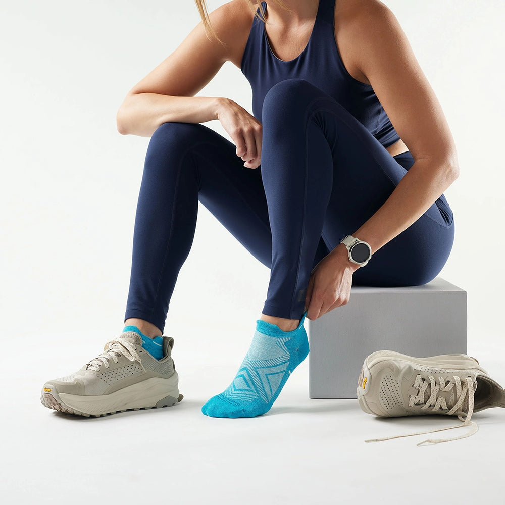 Smartwool Run Zero Cushion Low Socks in Blue Color