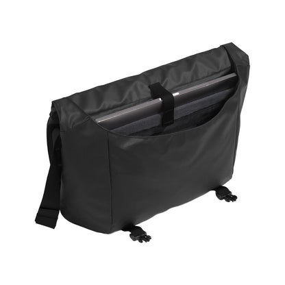 The North Face Base Camp Voyager Messen Bags in Black Color