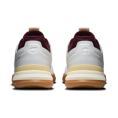 On The Roger Clubhouse Pro Tennis Shoes in White Color