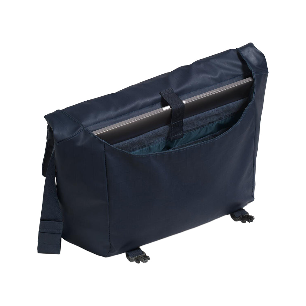 The North Face Base Camp Voyager Messen Bags in Blue Color