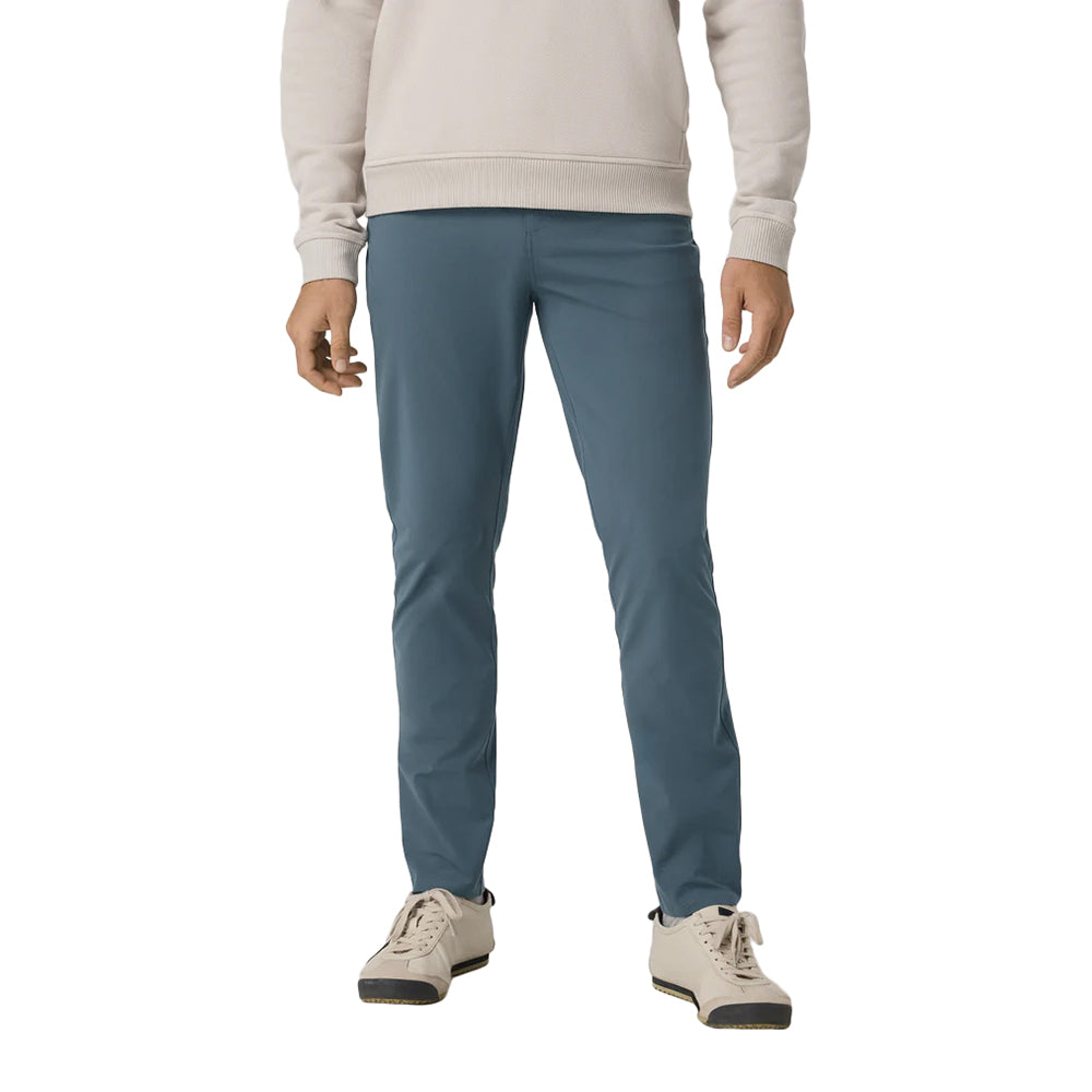 Vuori Meta Pant in Blue Color