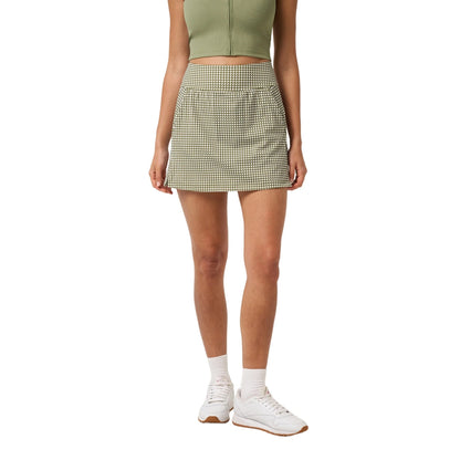 Travis Matthew Moveknit Game Set Match Shorts in Green Color