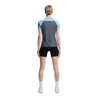 On W Performance-T Tops in Blue Color
