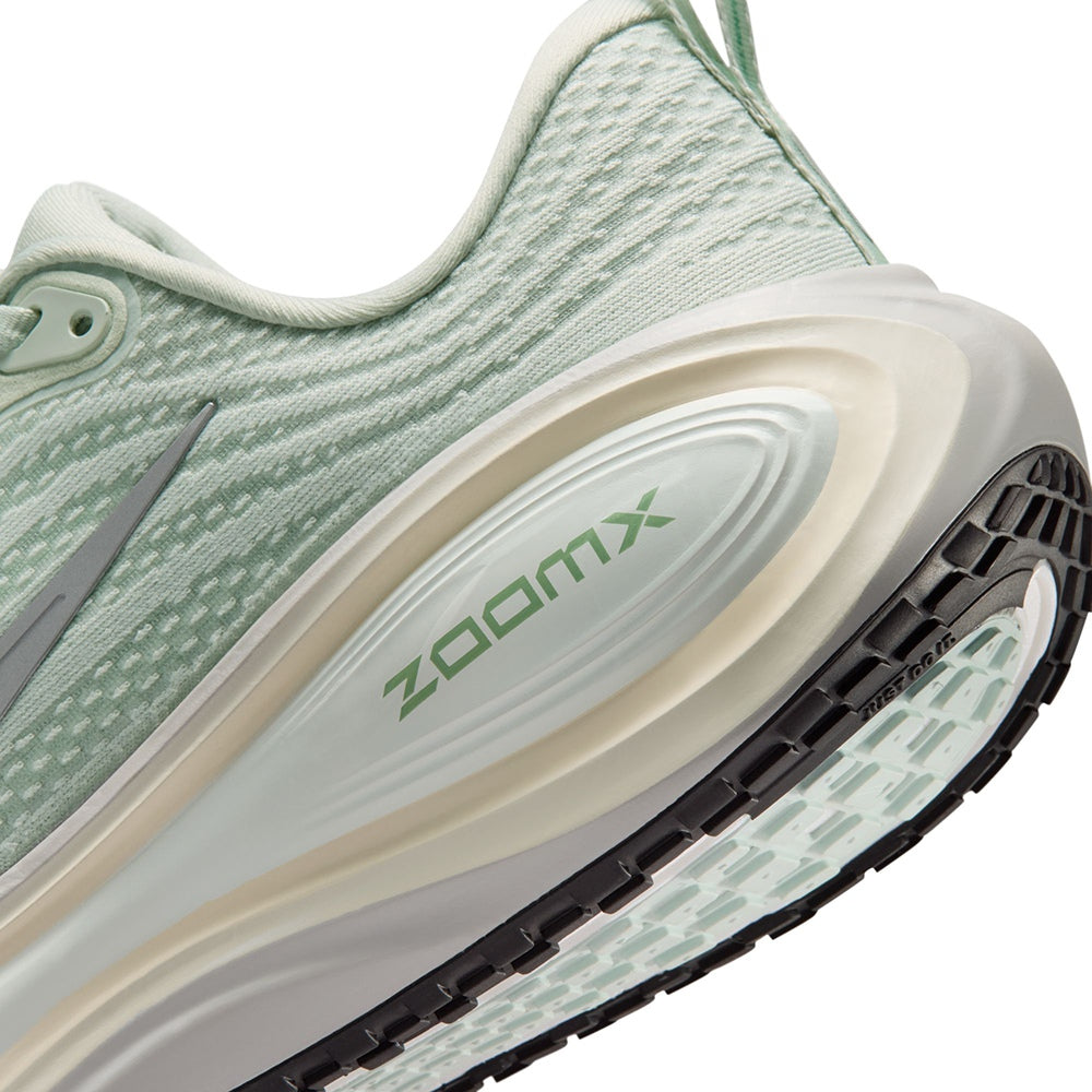 Nike W Vomero Plus Running Shoes in Grey Color