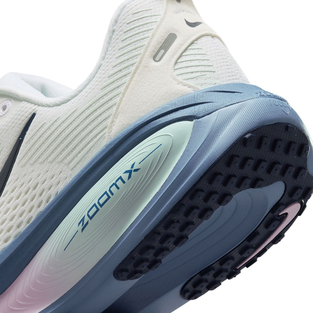 Nike W Vomero 18 Running Shoes in White Color