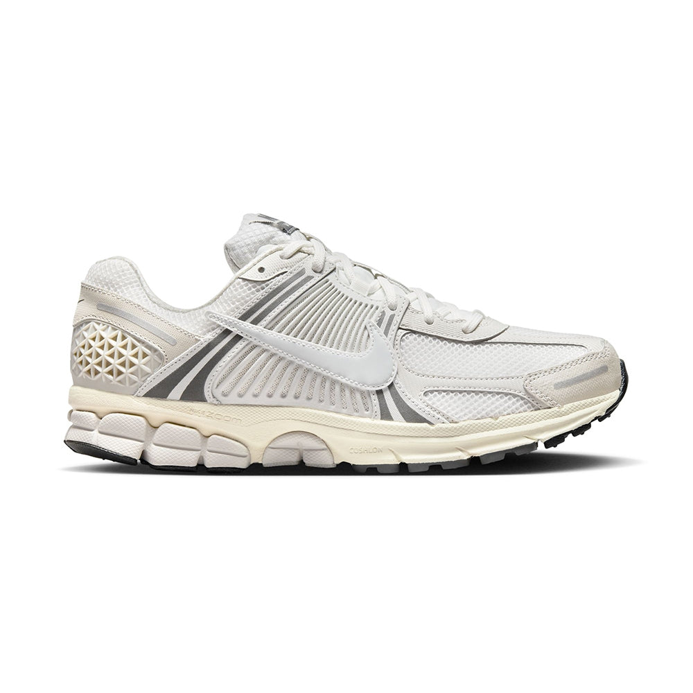 Nike Zoom Vomero 5 SE Sneakers in White Color