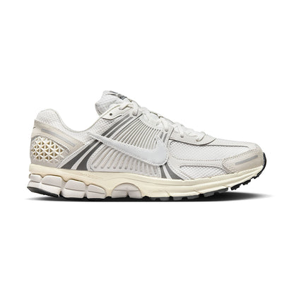 Nike Zoom Vomero 5 SE Sneakers in White Color