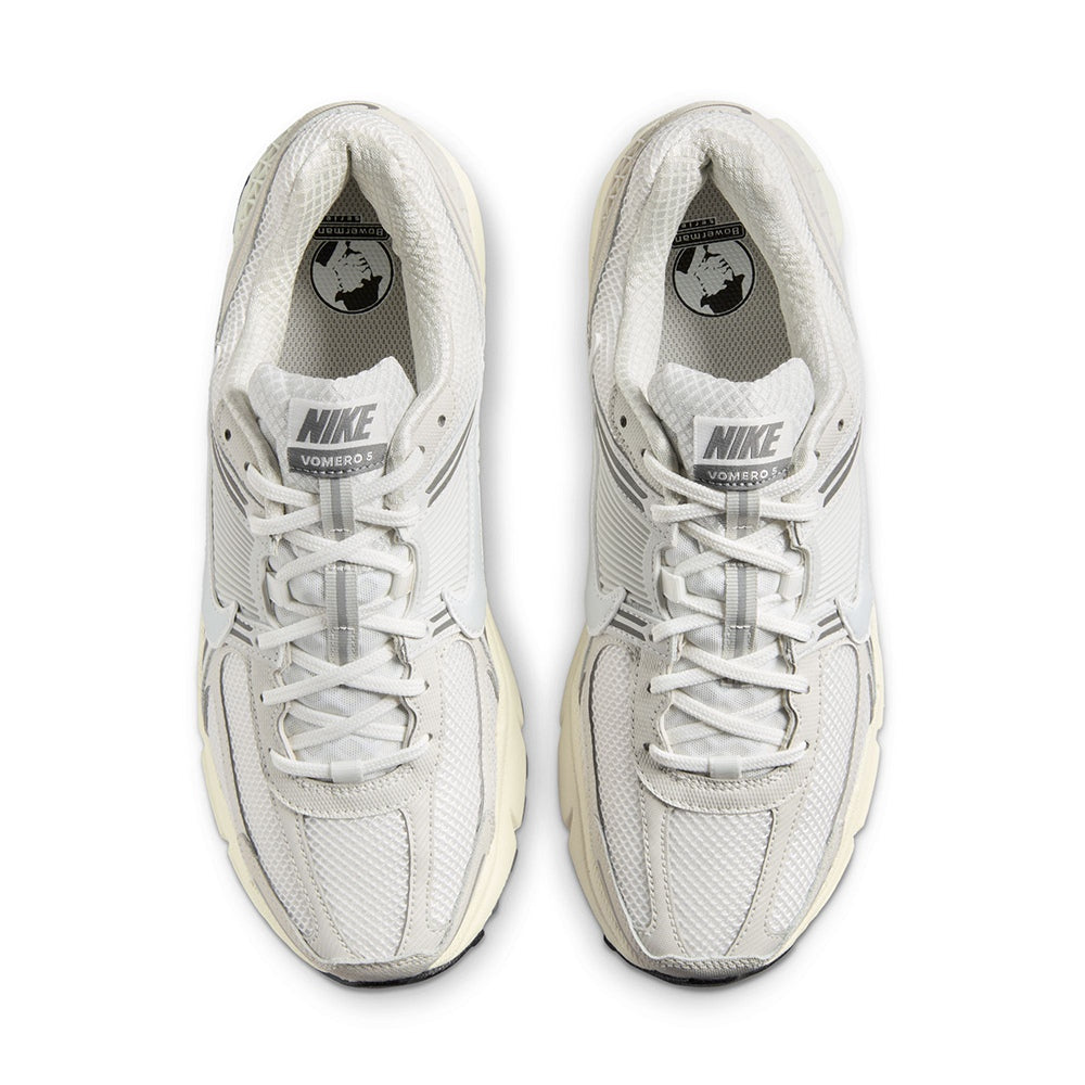 Nike Zoom Vomero 5 SE Sneakers in White Color