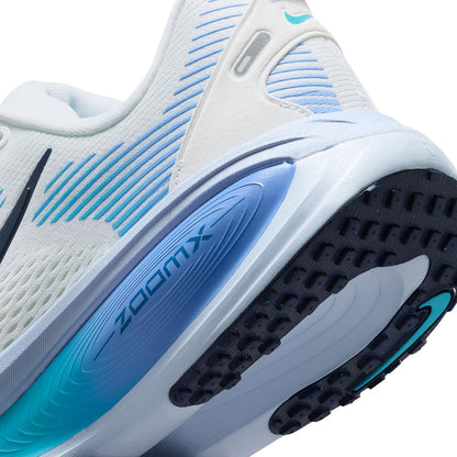 Nike W Vomero 18 Running Shoes in White Color