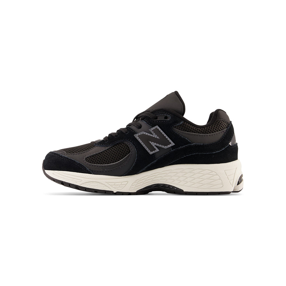 New Balance 2002 Lace Sneakers in Black Color