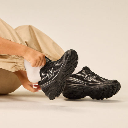 New Balance 740 Bungee Sneakers in Black Color