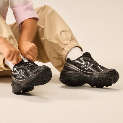 New Balance 740 Bungee Sneakers in Black Color