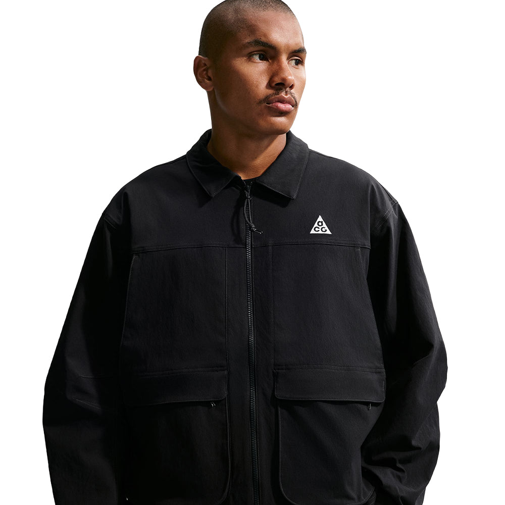 Nike M Acg Smith Summit UV Ja Running Jackets in Black Color