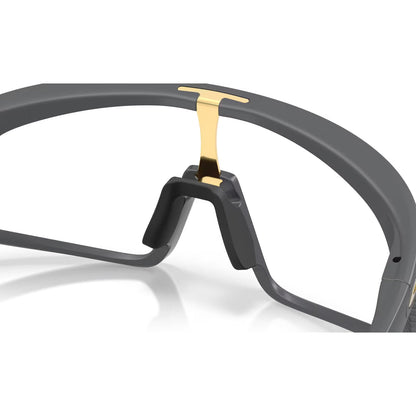 Oakley Rslv 141 Mtt Carbon Phot Accessories in Grey Color