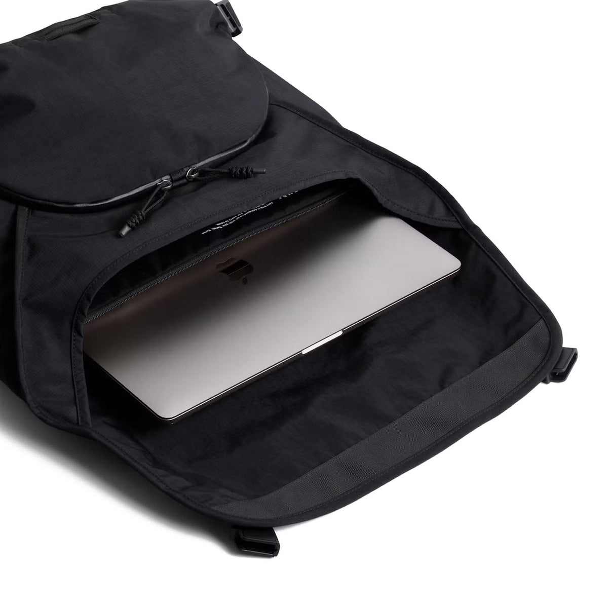 VENTURE MESSENGER 22L | BLACK