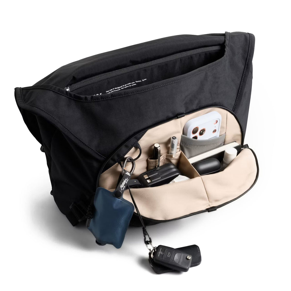 VENTURE MESSENGER 22L | BLACK