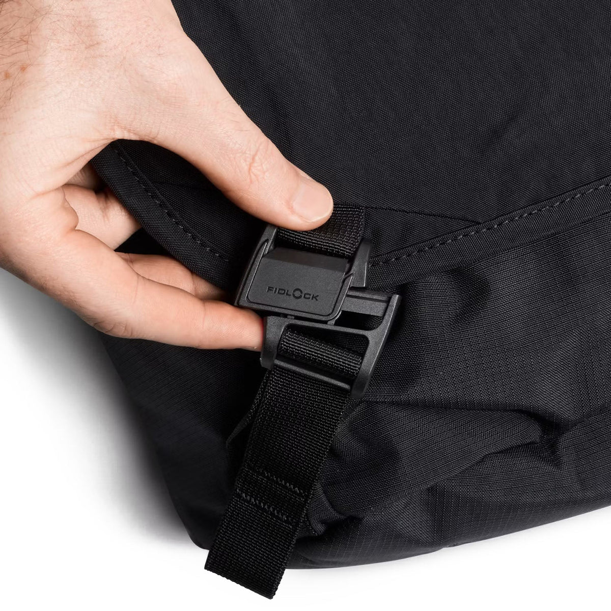 VENTURE MESSENGER 22L | BLACK