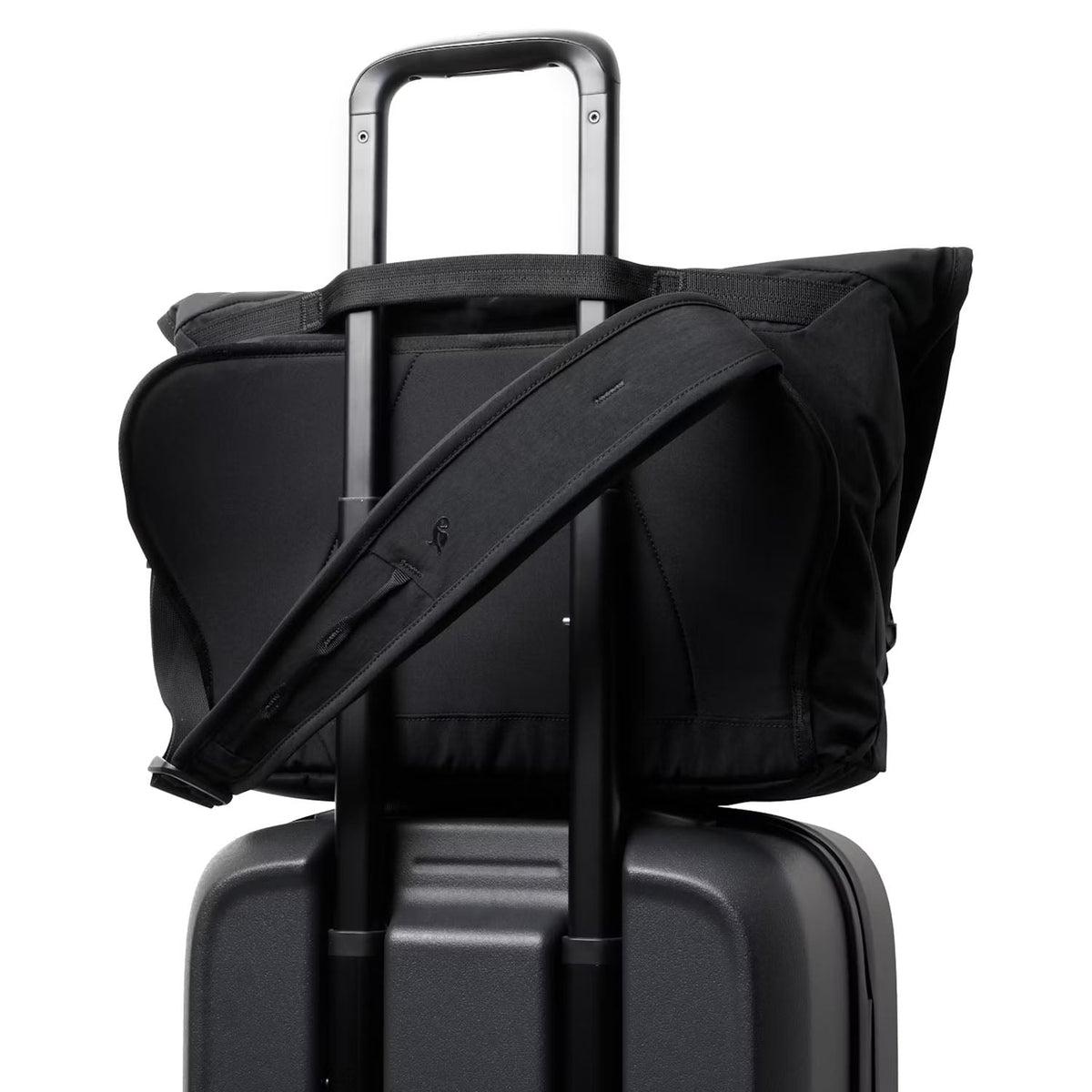 VENTURE MESSENGER 22L | BLACK