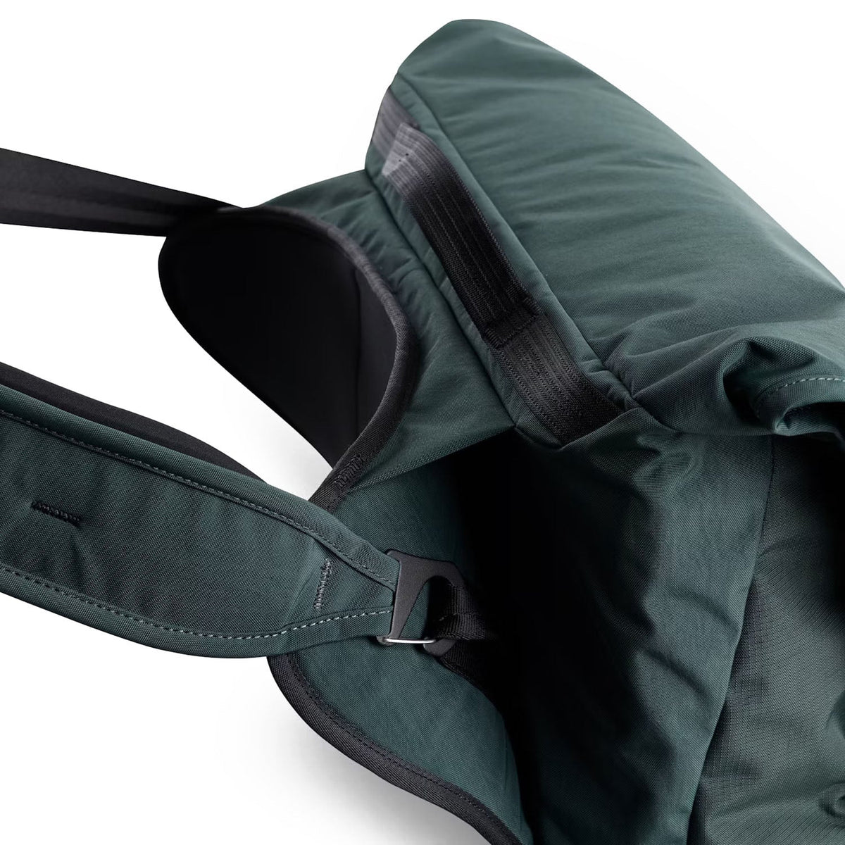 Bellroy Venture Messenger 16L Bags in Green Color