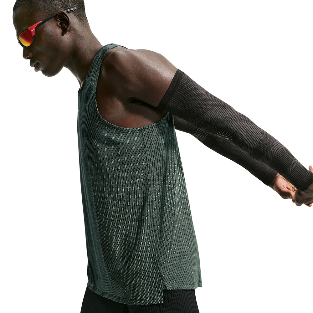 M AEROFIT STRIDE TANK TO | 011 BLACK/