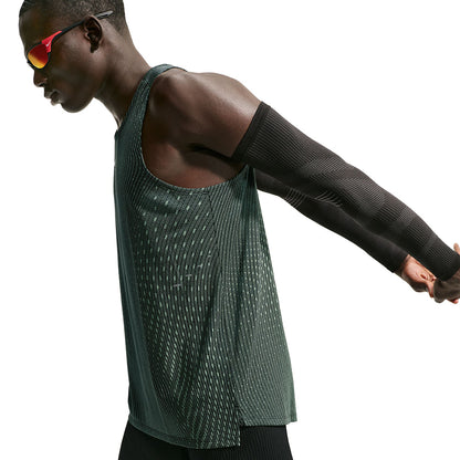 M AEROFIT STRIDE TANK TO | 011 BLACK/