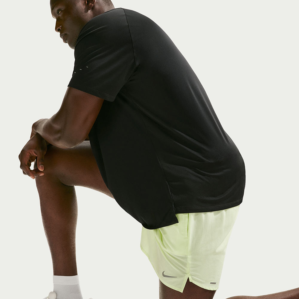 Nike M Stride Df Adv short sleeve Tops in Black Color