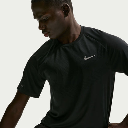 Nike M Stride Df Adv short sleeve Tops in Black Color