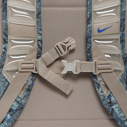 Nike Varsity elite Prnt Bp 32L Basketball Equipment in White Color