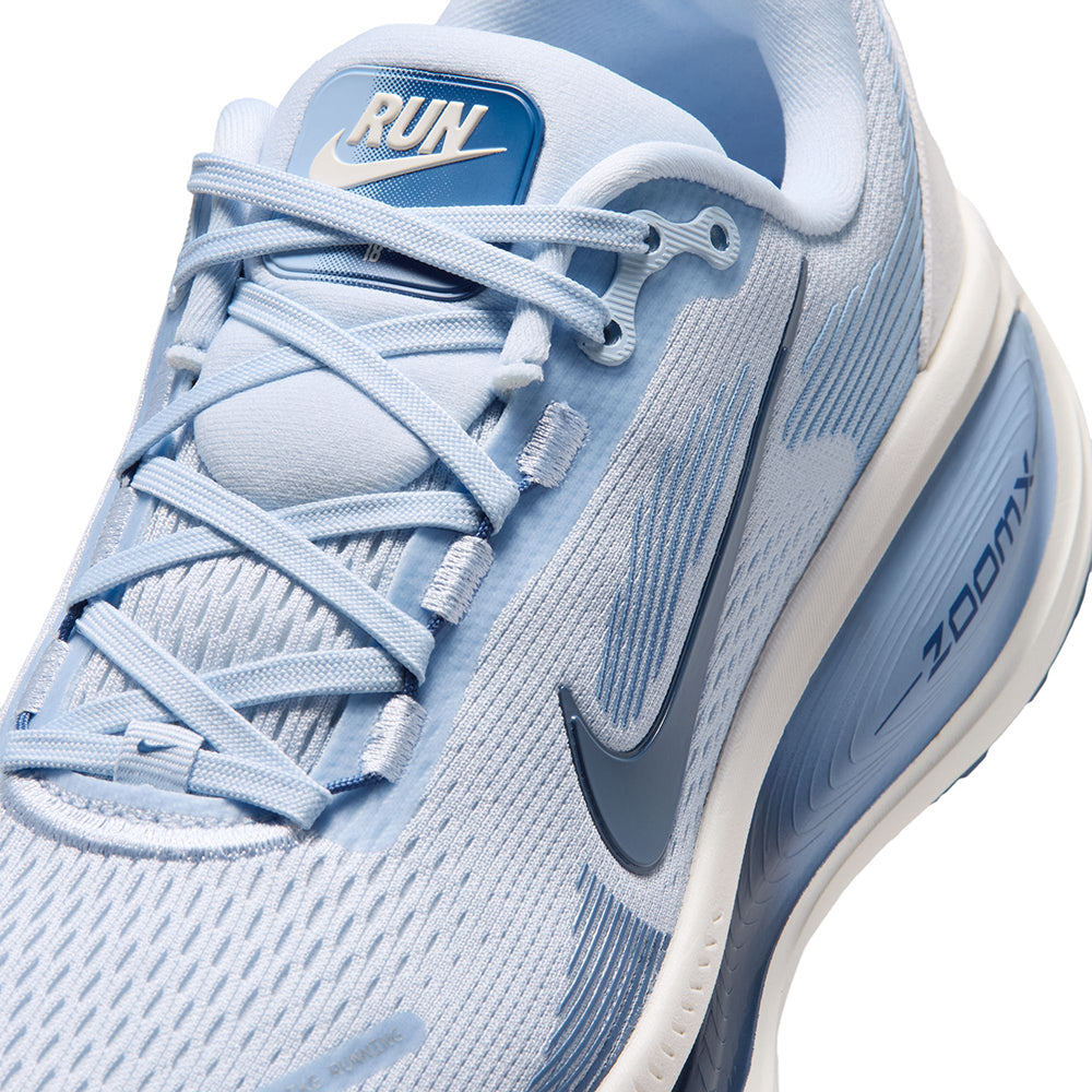 Nike W Vomero 18 Running Shoes in Blue Color