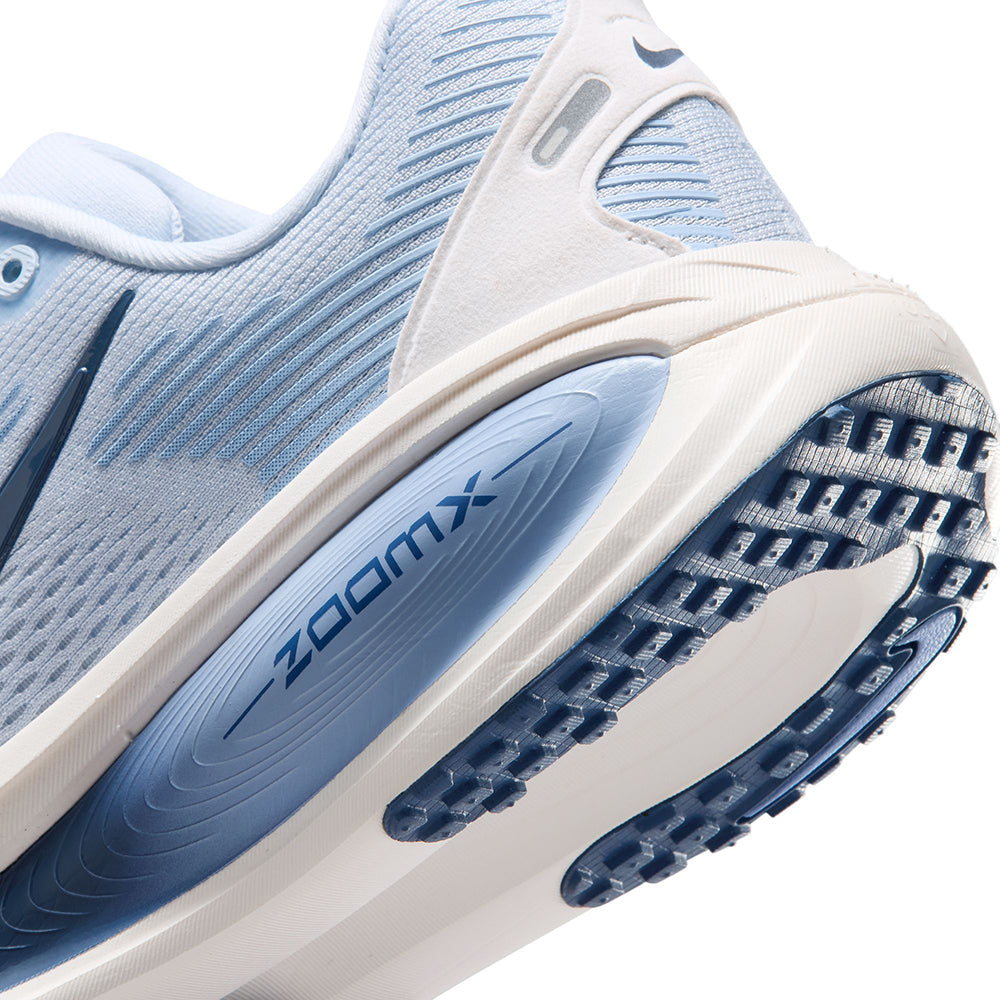 Nike W Vomero 18 Running Shoes in Blue Color