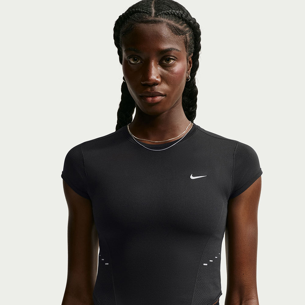 Nike W Swift Df Cropped short sleeve Tops in Black Color