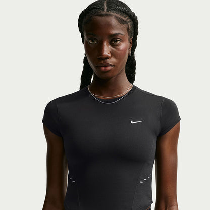 Nike W Swift Df Cropped short sleeve Tops in Black Color
