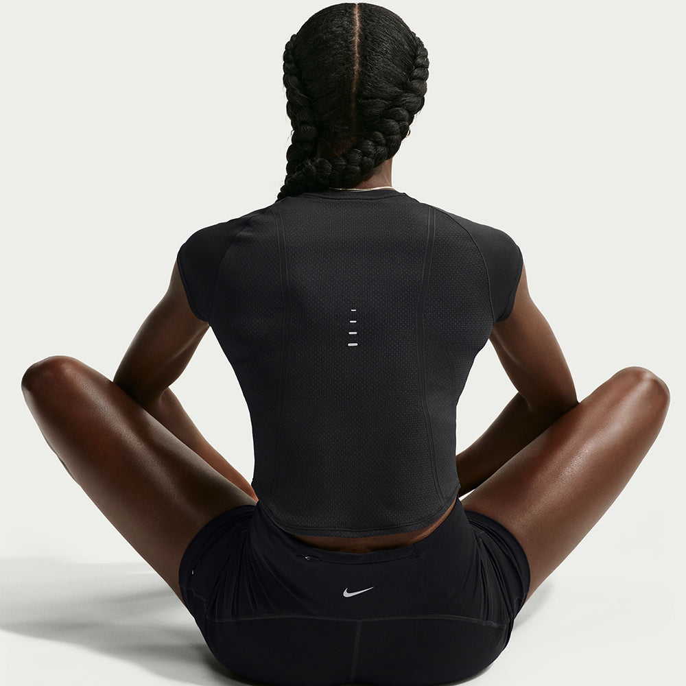 Nike W Swift Df Cropped short sleeve Tops in Black Color