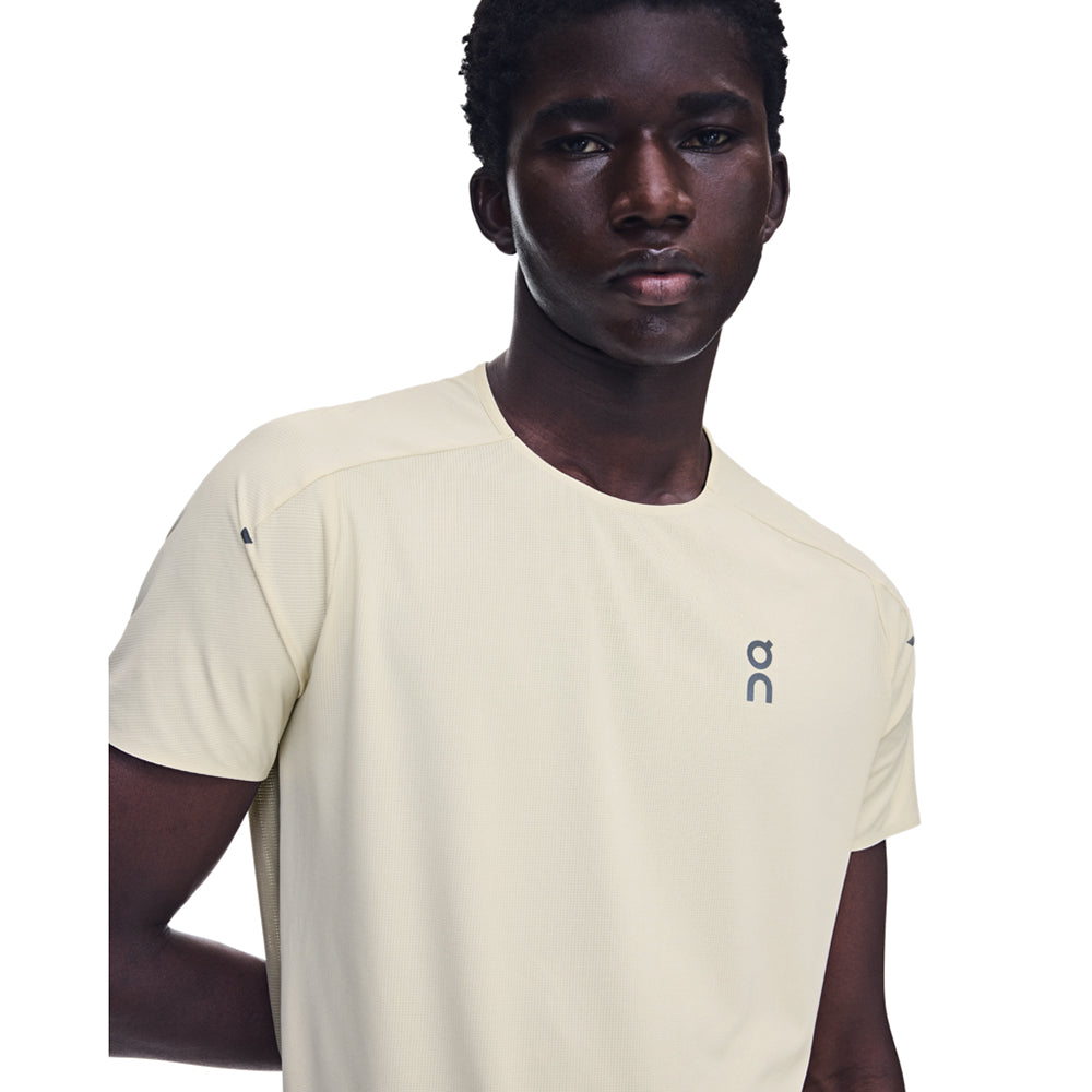 On M Performance-T Tops in White Color