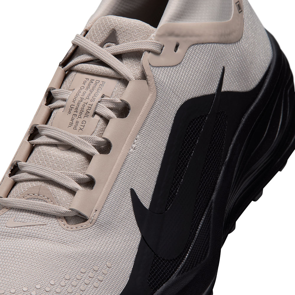 Nike M Acg Pegasus Trail GORE-Tex Trail Running Shoes in White Color