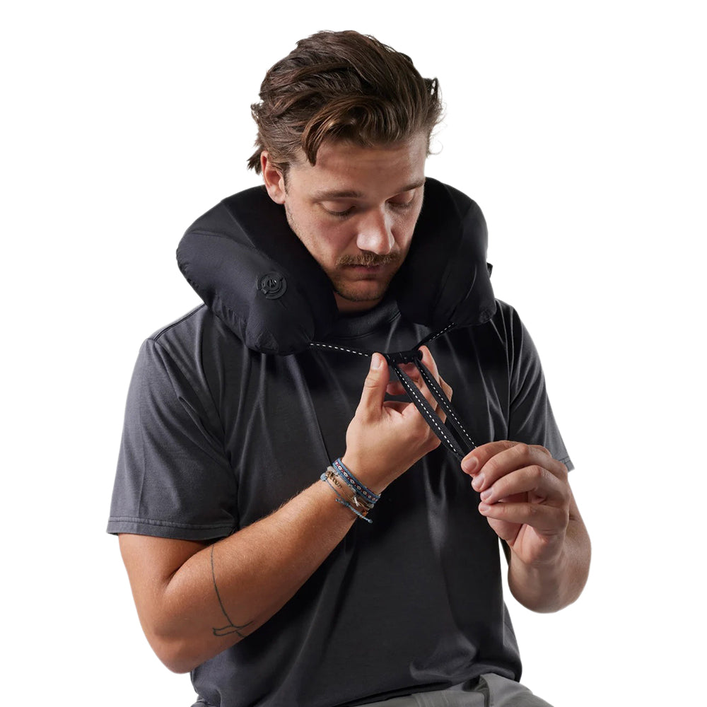BLACKOUT TRAVEL PILLOW | BLACK