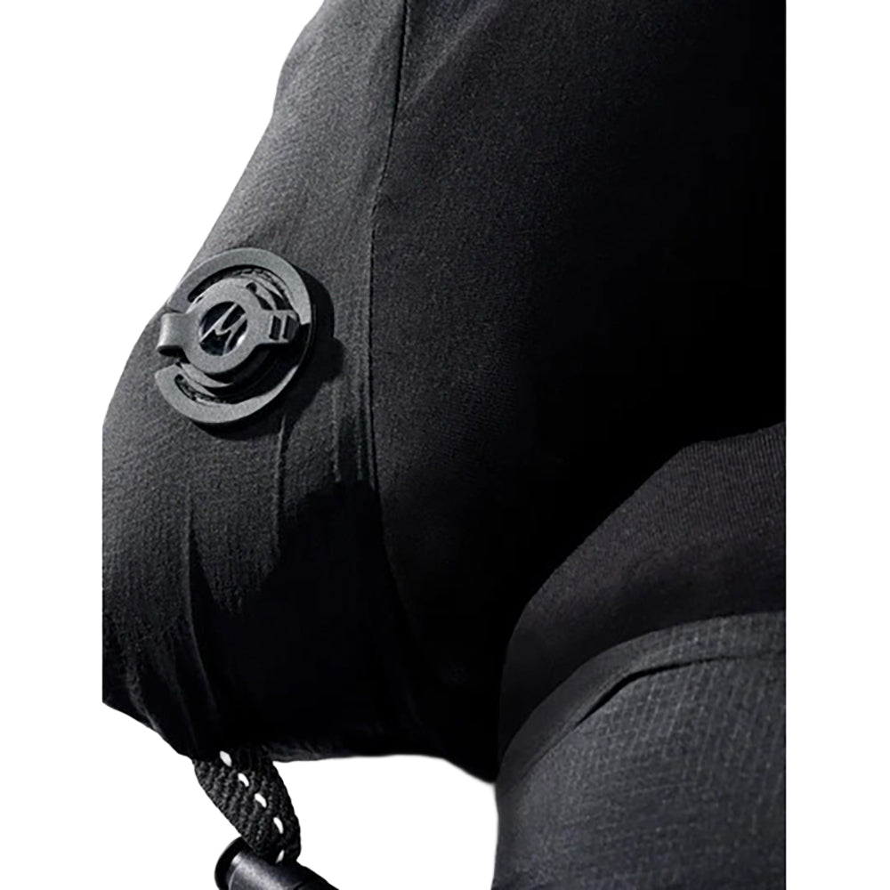 BLACKOUT TRAVEL PILLOW | BLACK