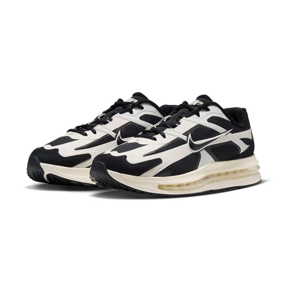 Nike Air Max Metro Sneakers in Black Color