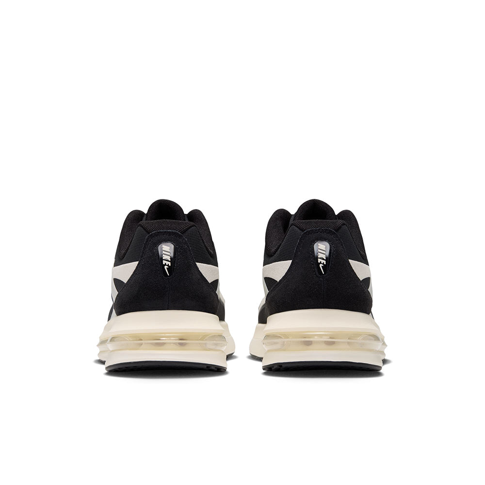Nike Air Max Metro Sneakers in Black Color