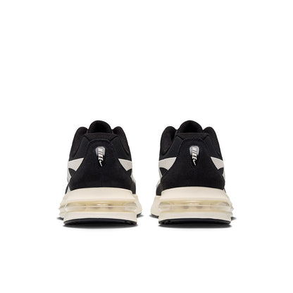 Nike Air Max Metro Sneakers in Black Color