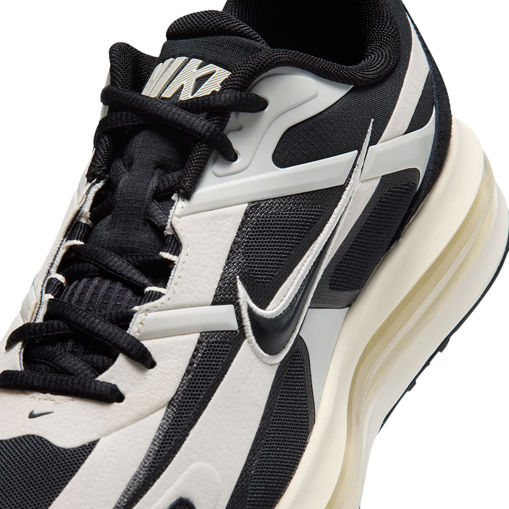Nike Air Max Metro Sneakers in Black Color